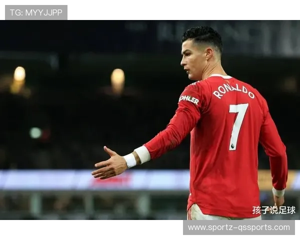 帅气足球男神双人头像呈现足球场上的完美配合与激情瞬间 帅气足球男神双人头像呈现足球场上的完美配合与激情瞬间