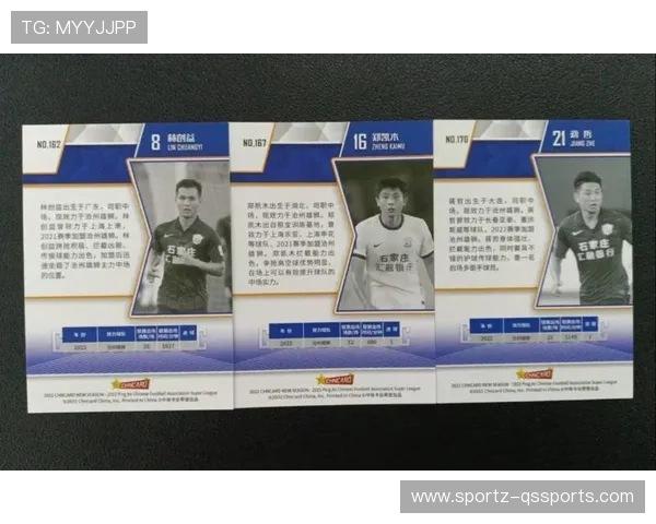 拆开足球球星卡惊喜揭晓阿圭罗卡片 你也能轻松收获传奇球员收藏品